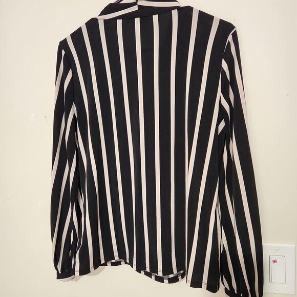 Adrianna Papell Blouse Size Medium Black Striped Vneck - Picture 7 of 12